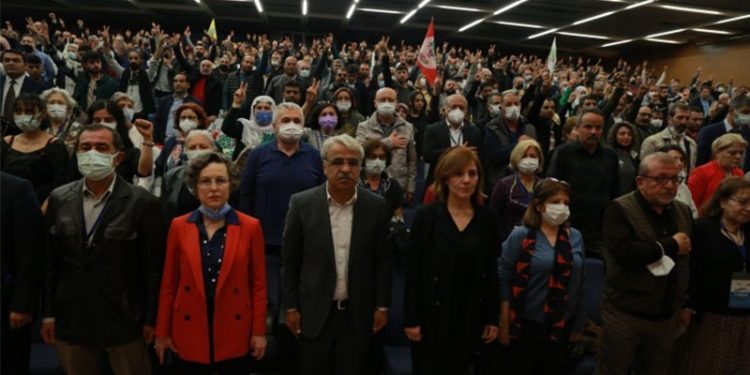 حزب الشعوب الديمقراطي يسعى لإنشاء تحالف ثالث في تركيا