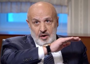 أدهم سانجاك يغادر حزب أردوغان بعد تأييد بوتين والهجوم على الناتو