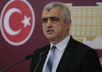 وثائقي حول فترة اعتقال برلماني معارض يحصد آلاف المشاهدات