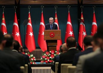 تركيا.. هل قرر أردوغان الإطاحة بوزير المالية؟