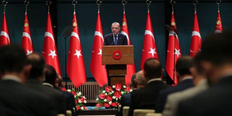 تركيا.. هل قرر أردوغان الإطاحة بوزير المالية؟