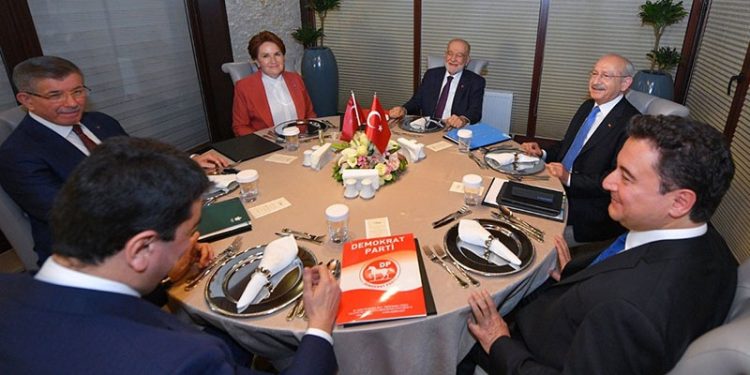 تركيا: هل يصبح كيليجدار أوغلو مرشح المعارضة المشترك للرئاسة؟