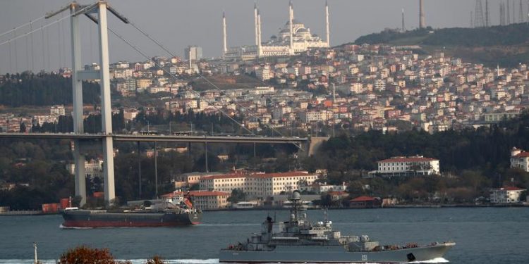 إجراءات جديدة تفرضها تركيا على سفن الشحن العابرة من مضيق “البوسفور”
