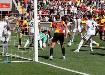 مباراة بشكتاش وجوزتبه تنتهي بهدفين و3 بطاقات حمراء