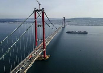 الأتراك يرفضون العبور من أطول جسر معلق في العالم