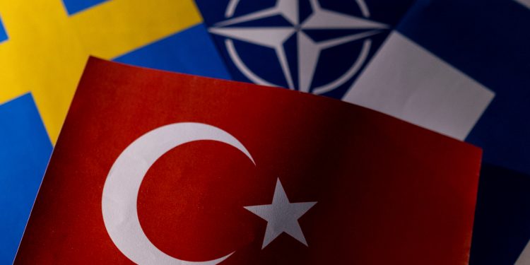 تركيا تطالب فنلندا والسويد بالتوقيع على “اتفاق مكتوب” مقابل موافقتها على انضمامهما للناتو