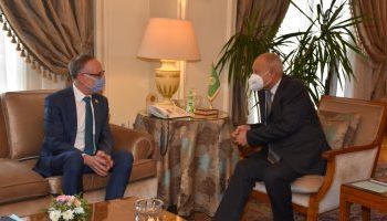 كاتب الدولة للشئون البرلمانية الكندي يزور الجامعة العربية