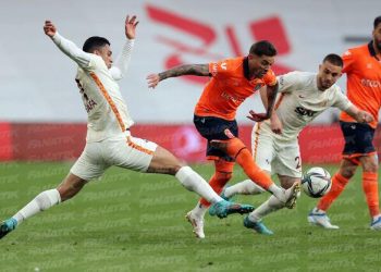 مباراة بلا أهداف بين جالطة سراي وباشاك شهير