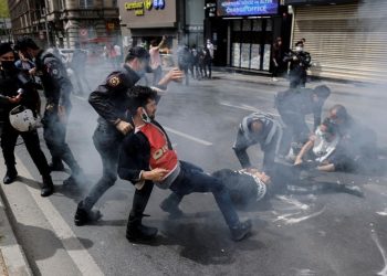 الشرطة التركية تقمع المظاهرات العمالية بمناسبة عيد العمال وتعتقل أكثر من 160 منهم