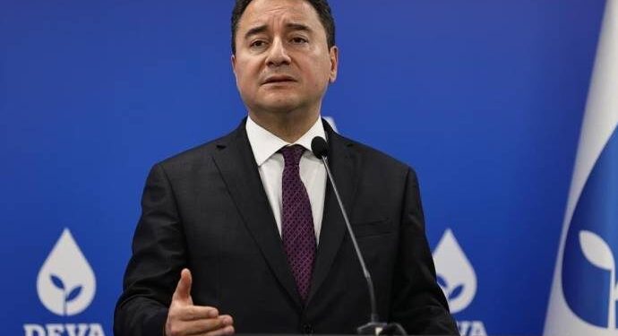 باباجان: أردوغان سيرحل بأزمة اقتصادية مثلما جاء بها قبل عقدين