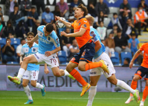 باشاك شهير يتأهل لدوري الاتحاد الأوروبي بفوز ساحق