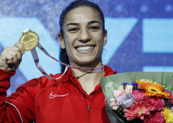 التركية أيشا تشاغرير تفوز بالميدالية الذهبية في بطولة العالم للملاكمة