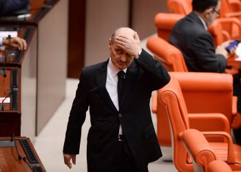 وزير سابق متهم بالفساد: أردوغان طردني ظلمًا!