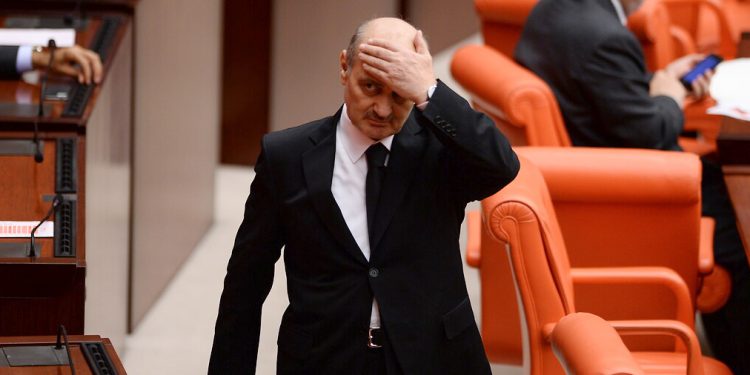 وزير سابق متهم بالفساد: أردوغان طردني ظلمًا!