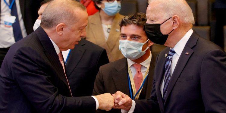 وول ستريت جورنال: فيتو أردوغان ضد السويد وبولندا يستهدف بايدن