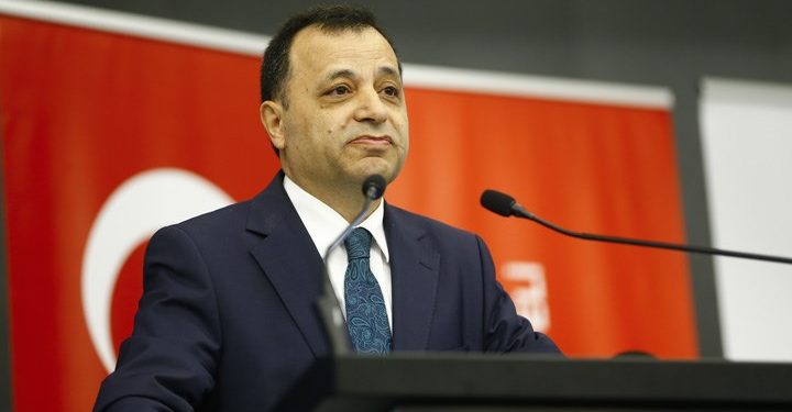 رئيس المحكمة الدستورية التركية:مسؤوليتنا منع تطبيع حالة الطوارئ