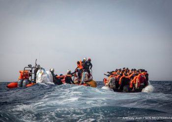 اليونان تعيد مهاجرين عبر البحر إلى تركيا مجددا