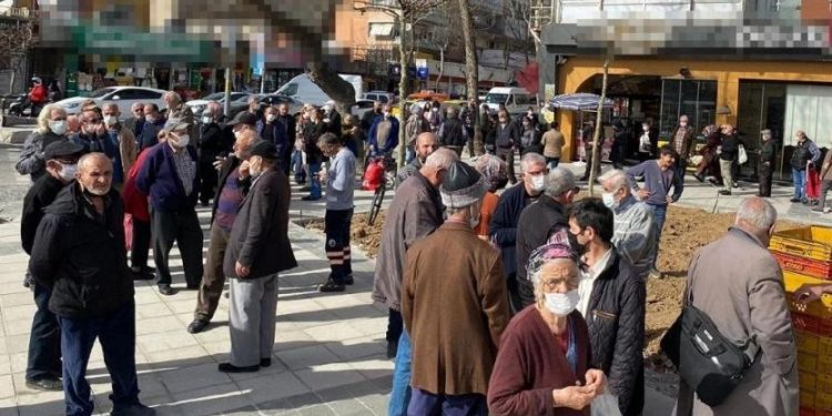 تركيا.. نصف سكان بلدية تركية يطلبون إعانات اجتماعية