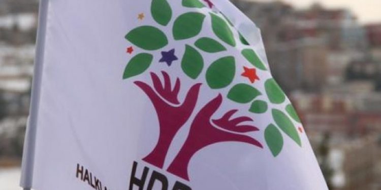 اعتداء على قيادي في حزب الشعوب الديموقراطي الكردي