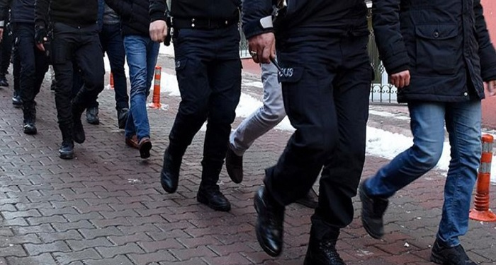 تركيا.. اعتقال موظفين في الخارجية بسبب الاتصال من هواتف عمومية