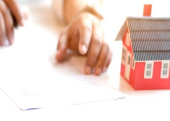 دراسة: 97% من العاملين بالصحة لا يتوقعون أن بإمكانهم امتلاك منزل