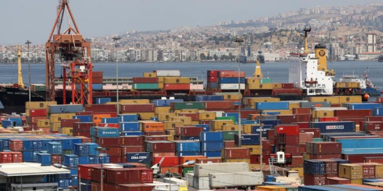 تركيا.. عجز التجارة الخارجية يرتفع إلى 32.5 مليار دولار