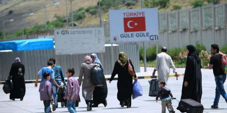 لاجئون سوريون يتلقون إخطارًا بالترحيل