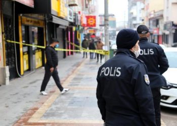 الشرطة التركية تقتل شخصًا زعمت أنه انتحاريٌّ حاول تفجير نفسه أمام منشأة حكومية