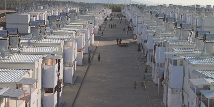 احتجاجات في مخيم مرعش للاجئين السوريين في تركيا..