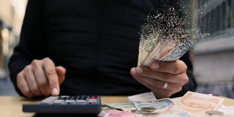 تركيا.. النقابات العمالية الثورية: الحد الأدنى للأجور يجب أن يحدد 4 مرات بالسنة