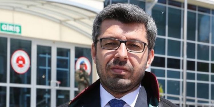 محكمة تركية تصدر قرار اقتياد بالقوة بحق صحفيين في قضية رفعتها الرئاسة