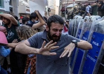 الشرطة تشتبك مع متظاهرين في ذكرى احتجاجات “جيزي”