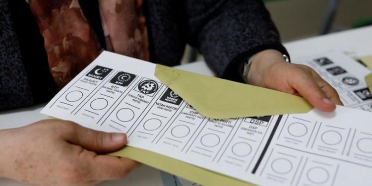 جدل متواصل في تركيا حول موعد الانتخابات القادمة