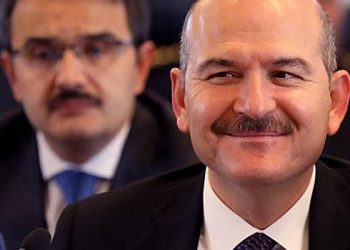 وزير داخلية تركيا يتجاهل سؤالاً برلمانيًا حول تصويت الأجانب بالانتخابات