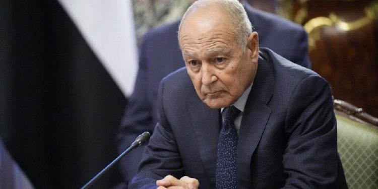 أبو الغيط يجري محادثات في الجزائر قبل القمة العربية