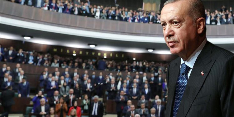 صحفي تركي: التوترات تتصاعد في صفوف الحزب الحاكم