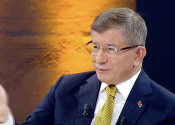 داود أوغلو: هدف حكومة أردوغان هو السيطرة على رأس المال