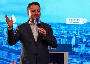 باباجان يدعو أردوغان للاهتمام بإصلاح الاقتصاد بدلاً من تغيير اسم تركيا