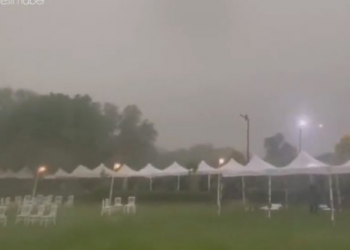 فيديو.. الأمطار تلغي حفلًا لرئيس هيئة الأرصاد في تركيا