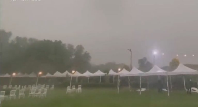 فيديو.. الأمطار تلغي حفلًا لرئيس هيئة الأرصاد في تركيا