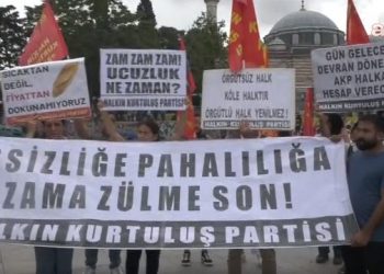 احتجاج في إسطنبول على “التضخم” بالأواني الفارغة