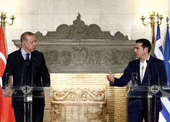 تسيبراس لأردوغان: الأزمة الاقتصادية لا تحل بالنزعة القومية المتطرفة