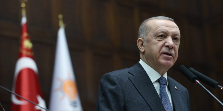 وصف أردوغان للمتظاهرين بـ “العاهرين” متعمد أم “زلة لسان”؟