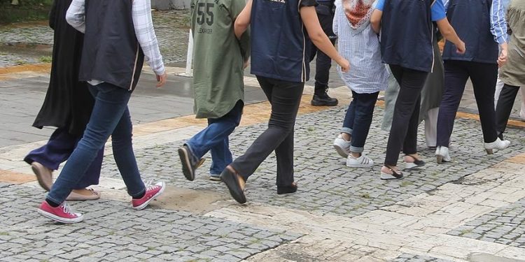 تركي: اعتقالات بتهمة تقديم الدعم النفسي لأسر المعتقلين