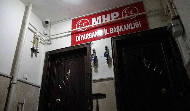 تركيا.. حزب الحركة القومية يغلق مقره في دياربكر