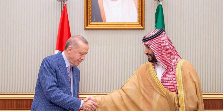 استطلاع: غالبية الأتراك لا يدعمون “سياسة التقارب” مع العرب