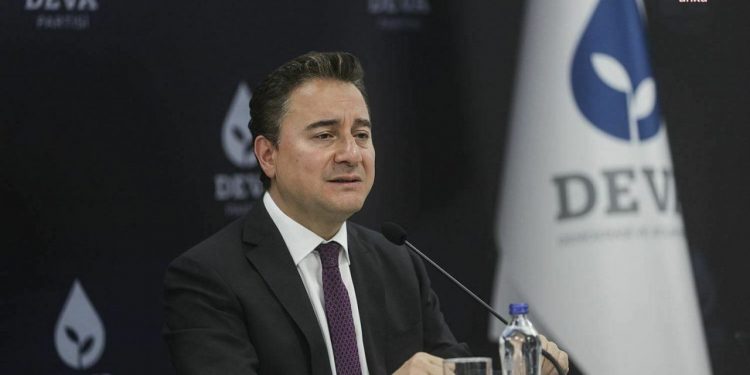 باباجان: التضخم هو ثمن أخطاء أردوغان