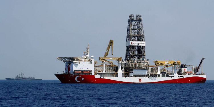 وزير الطاقة التركي يكشف عن مشاريع بلاده في الطاقة والتنقيب عنها في المتوسط
