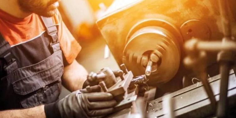 خبير اقتصادي: تركيا تعاني من أزمة إنتاج