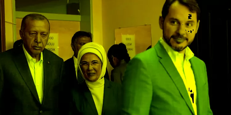 صهر أردوغان يلفت الأنظار بظهور جديد